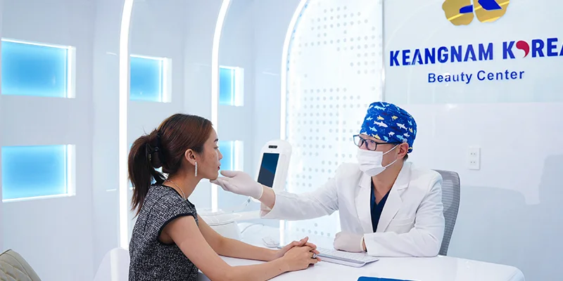 What Are the Pros and Cons of Eyebrow Lift Surgery? 1 What Are the Pros and Cons of Eyebrow Lift Surgery?