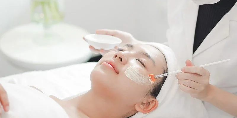 7 Effective and Gentle Freckle Treatment Methods for Long-Lasting Freckles 3 Chemical Peel – A Multi-Level Freckle Treatment Solution