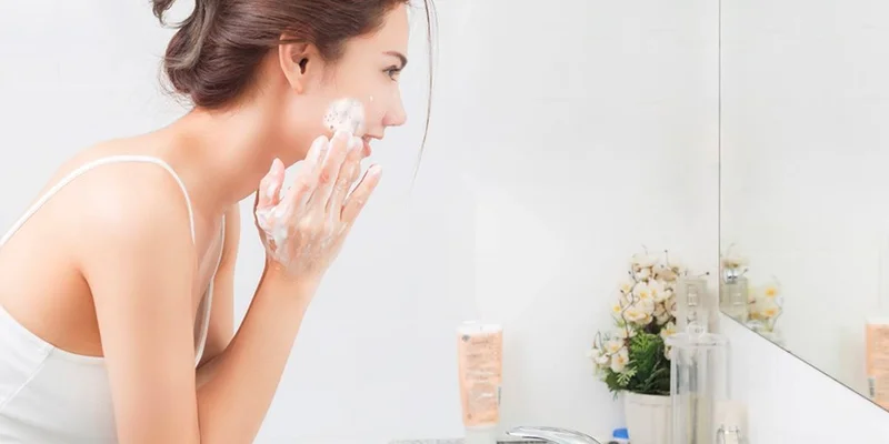 Mild Melasma: Causes, Symptoms & Best Treatment for Early Melasma 3 Prioritize Proper Cleansing for Mild Melasma