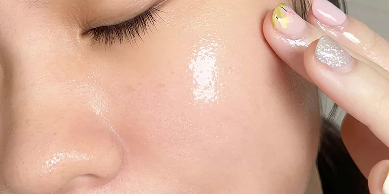 Hydrated Skin: 3 Ways to Restore Dry Skin Naturally 3 Restore Moisture to Achieve Hydrated Skin