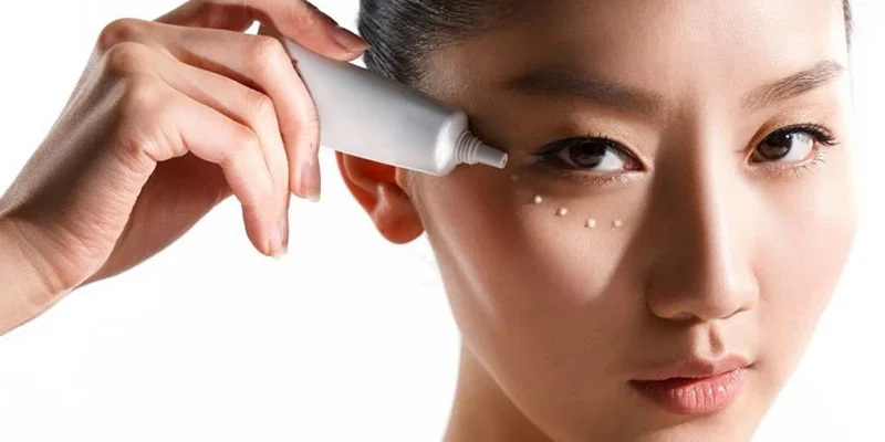 Eye Wrinkle Treatment: 7 Effective Ways to Reduce Wrinkles Around the Eyes 3 Use Eye Cream for Eye Wrinkle Treatment