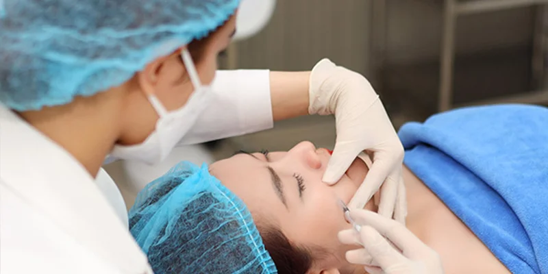 Mesotherapy or Endoscopic Facelift: Which Skin Fix? 2 Mesotherapy injection compared to other facial rejuvenation methods