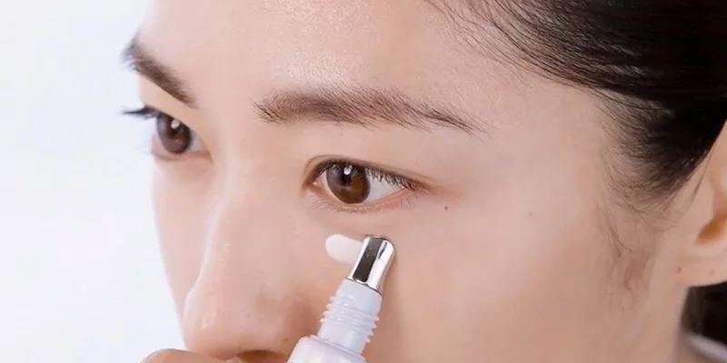 Wrinkles Around Eyes: 5 At-Home Fixes That Actually Help 2 Eye cream with retinol for wrinkles around eyes