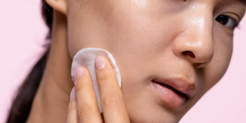 Signs of Melasma: 5 Early Clues and What to Do Next 4 Sun protection after noticing signs of melasma