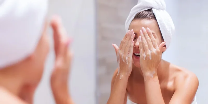 Forehead Wrinkles at Home: A 6-Step Skincare Routine 2 Gentle cleansing as the first step for forehead wrinkles at home